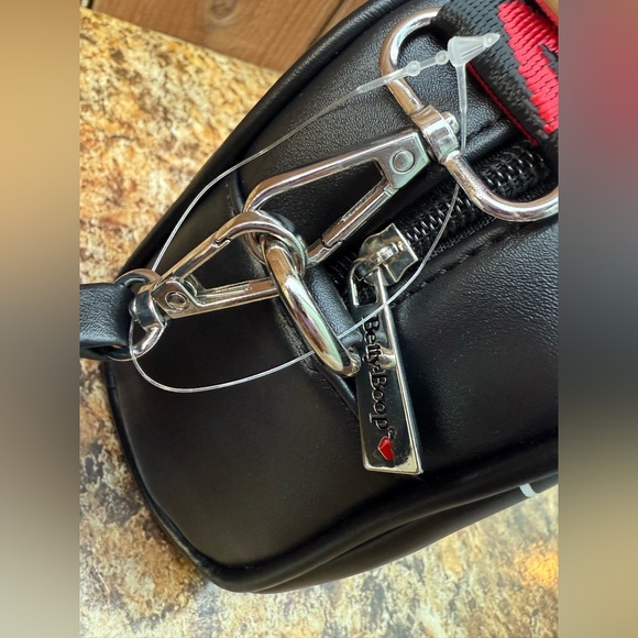 Betty Boop LOVE Crossbody Handbag - Picture 9 of 13